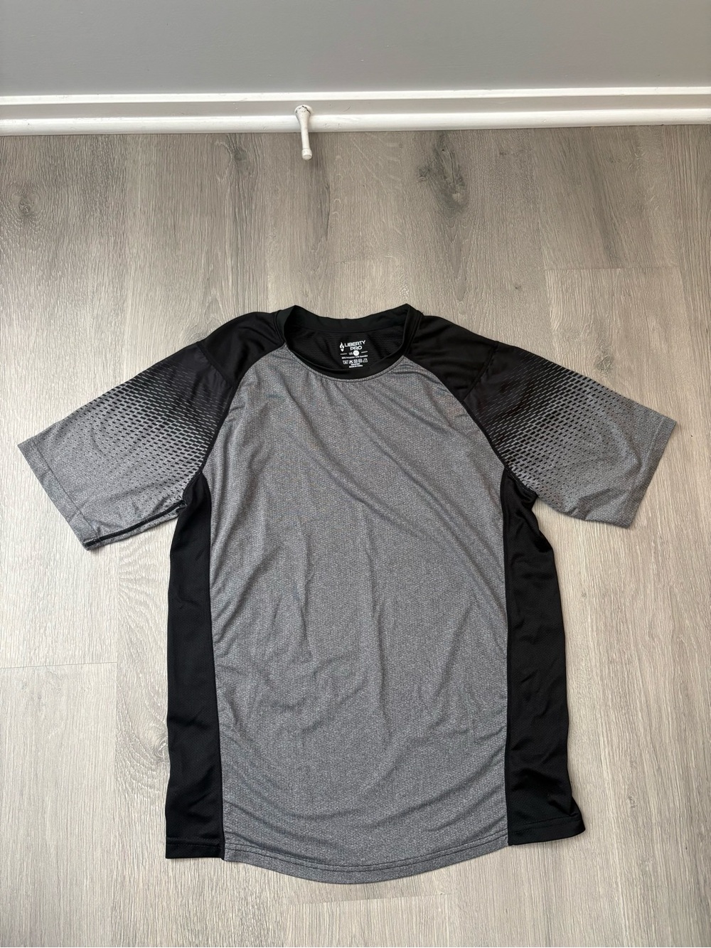 Liberty Pro Men's Athletic Short-Sleeve Crew Shirt - Gray/Black